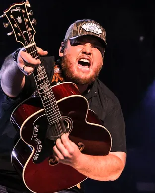 Luke Combs Philadelphia